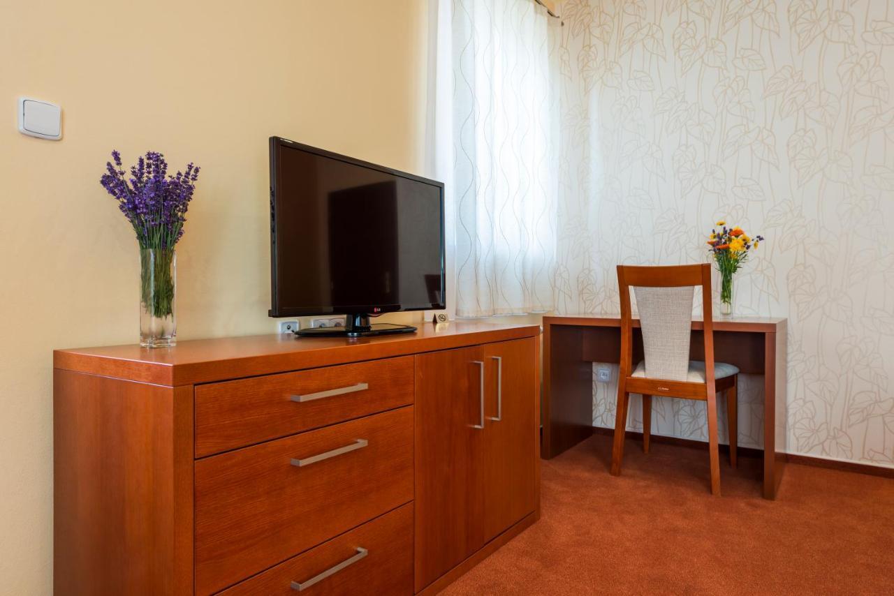 Hotel Skanzen เวอเลห์ราด ภายนอก รูปภาพ