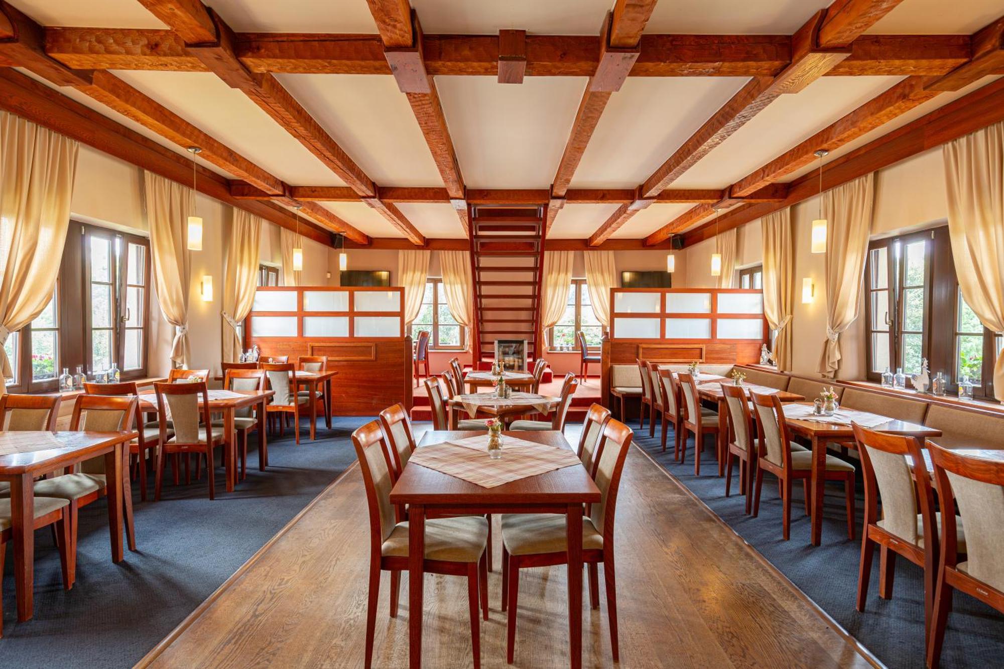 Hotel Skanzen เวอเลห์ราด ภายนอก รูปภาพ